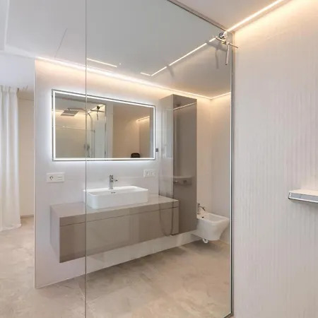 Luxury 3 Bedroom Front In * マルベーリャ
