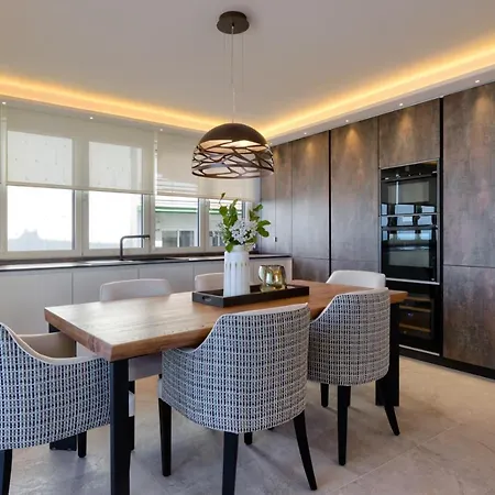 アパート Luxury 3 Bedroom Front In