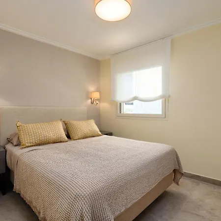 Luxury 3 Bedroom Front In アパート *