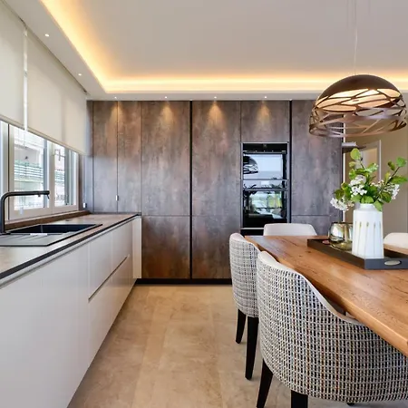 Luxury 3 Bedroom Front In マルベーリャ