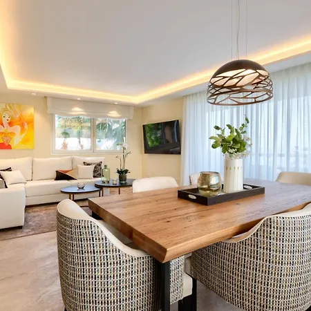 Luxury 3 Bedroom Front In * マルベーリャ