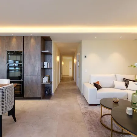 דירה Luxury 3 Bedroom Front In *
