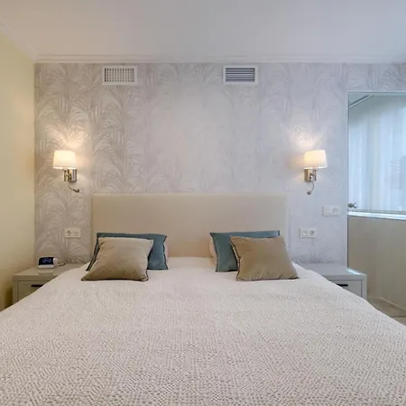 דירה Luxury 3 Bedroom Front In *